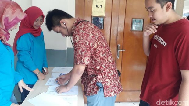 Siswa Labschool Disuntik Vaksin Difteri