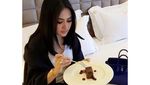 Wah, Pose Manja Syahrini Bersama Makanan Ini Bikin Gagal Diet!