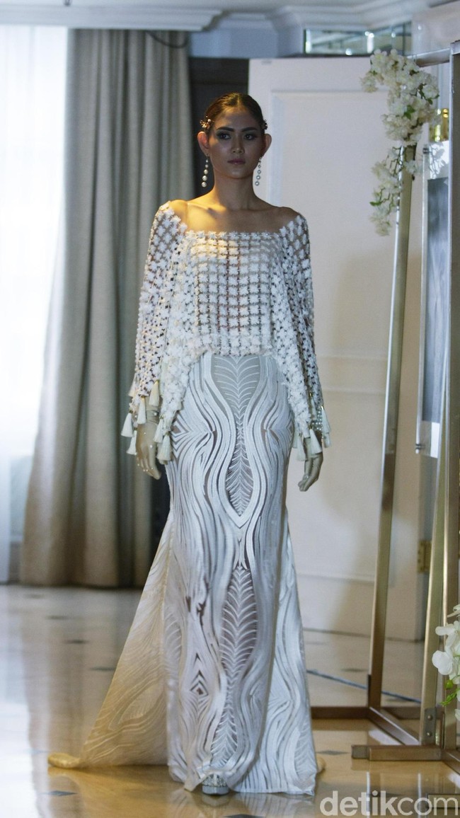 Fashion Show koleksi terbaru gaun pengantin Bramanta Wijaya yang terinspirasi masa kejayaan Hollywood di era 30-an di Hotel Gran Mahakam, Jakarta, Rabu [20/12/2017]. Foto: Mohammad Abduh/Wolipop