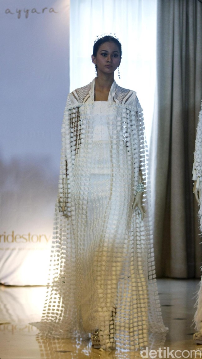 Fashion Show koleksi terbaru gaun pengantin Bramanta Wijaya yang terinspirasi masa kejayaan Hollywood di era 30-an di Hotel Gran Mahakam, Jakarta, Rabu [20/12/2017]. Foto: Mohammad Abduh/Wolipop