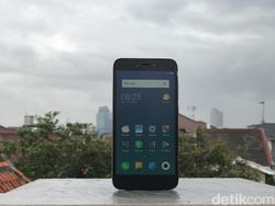 Unboxing Redmi 5A, Ponsel 4G di Bawah Rp 1 Juta