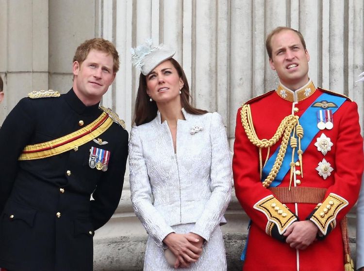 Kemesraan Pangeran Harry, William dan Kate Middleton