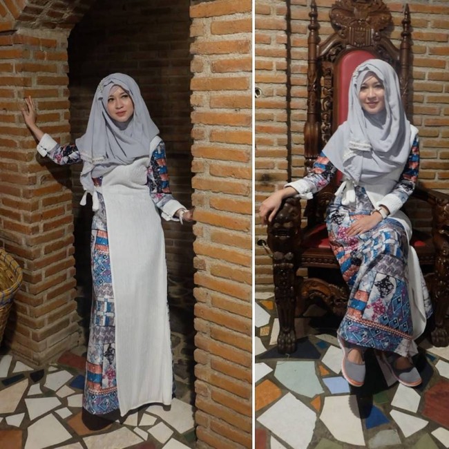 Okie Agustina memakai gamis bermotif dan kerudung polos abu-abu agar terlihat netral. Seperti biasa, Okie memilih ciput belah samping dan kerudung instan dengan tumpukan layer. Foto: Dok. Instagram @mrs.gdc13