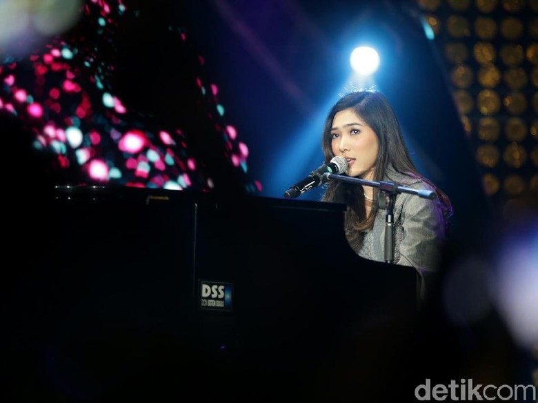 Ngaku Nokturnal, Ini Kebiasaan Isyana Sarasvati di Malam Hari Ngaku Nokturnal, Ini Kebiasaan Isyana Sarasvati di Malam Hari