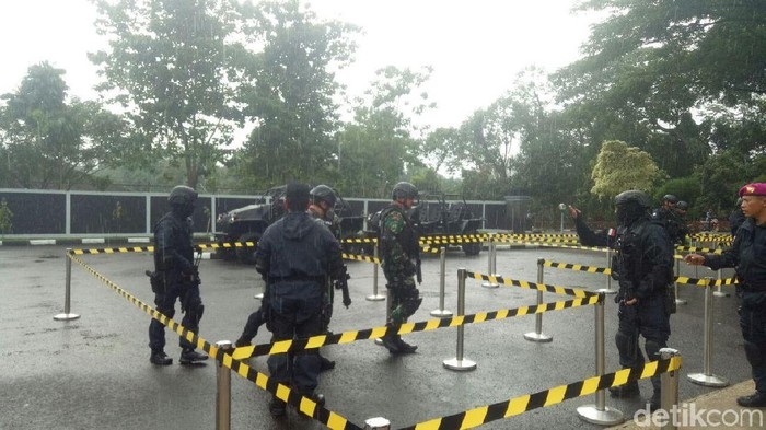 Marsekal Hadi Jajal Senjata dan Ikut Simulasi Pertempuran Denjaka