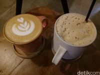 Hot latte dan es kopi krim yang jadi rekomendasi.