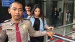 Foto: Gaya Casual Anak Novanto yang Bawa Kopi ke KPK