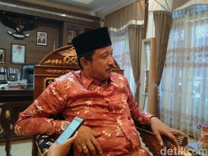 Pelajar dan PNS Wajib Berbatik, Ini Jawaban Bupati Ipong