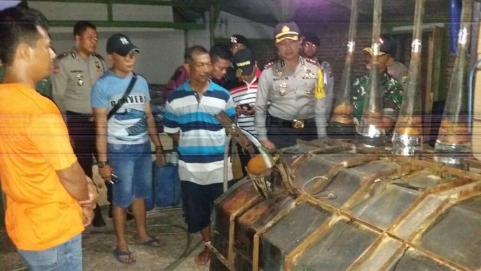 Polres Bojonegoro Gerebek Pabrik Miras, 2 Orang Diamankan
