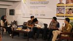 Foto: Kebersamaan Singkat Dedi Mulyadi-Ridwan Kamil di Panggung UI