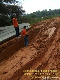 Ini Penampakan Jalan Jadi 'Bubur' saat Hujan di Kampar Riau