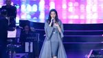 Kilauan Pesona Duo Cantik, Isyana dan Raisa