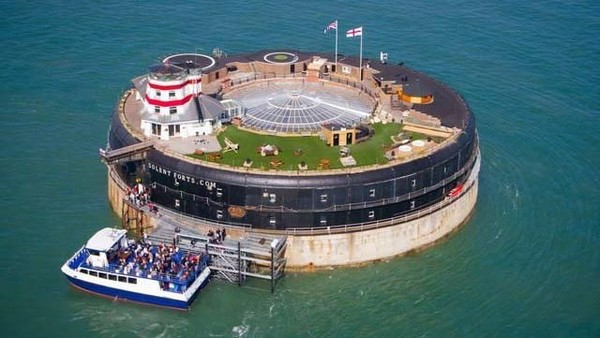 Benteng di Tengah Laut yang Disulap Jadi Hotel Mewah