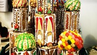 St. Basils Cathedral ialah gereja yang memiliki banyak kubah di Moskwa. Miniatur bangunan ini dibuat dengan gingerbread dengan paduan aneka permen dan iching sugar. Untuk membuat ini dibutuhkan waktu hingga 3 hari dalam pembuatannya. Foto: Istimewa