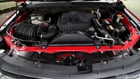 Trailblazer menggendong mesin 2.5 L Duramax Turbo-Diesel dengan Variable Geometry System (VGT). Dengan begitu Chevrolet diklaim bisa hemat BBM. Terlebih mesinnya sudah compatible dengan bahan bakar solar B20. Trailblazer bisa menghasilkan tenaga hingga 177 daya kuda dan torsi 440 Nm.