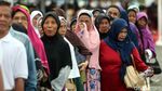 Potret Gembira Lansia Terima 500 Kacamata Gratis dari Pemprov DKI