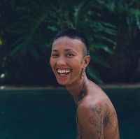 Perubahan Fahrani dengan rambut cepak dan tubuhnya yang dipenuhi tato itu pun mendapat banyak kritikan dan komentar negatif dari netizen. Foto: Instagram