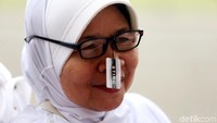 Senyum bahagia lansia usai menerima kacamata dari Pemprov DKI Jakarta, Kamis (21/12/2017).