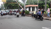 Hal tersebut tentu saja dapat membahayakan pengguna jalan lainnya.