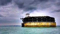 Nama Bangunan ini adalah Palmerstons Follies, yang merupakan hotel mewah yang berada jauh dari daratan tepatnya di tengah laut Inggris. Secretescapes/Istimewa.