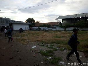 Foto: Melihat Lahan Kosong untuk Ojek di Stasiun Tanah Abang