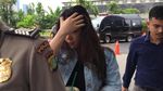 Foto: Gaya Casual Anak Novanto yang Bawa Kopi ke KPK