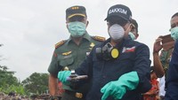 Aparat menyebut satu pengusaha rongsok rata-rata mempekerjakan ratusan masyarakat sekitar. (Foto: Sudirman Wamad/detikcom)