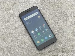 Unboxing Redmi 5A, Ponsel 4G di Bawah Rp 1 Juta