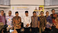 Sebelum Dedi meninggalkan acara, mereka berfoto bersama. Foto: ILUNI UI