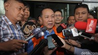 Dalam kasus ini Syafruddin menjadi tersangka terkait penerbitan SKL terhadap Sjamsul Nursalim, selaku pemegang saham pengendali BDNI, yang memiliki kewajiban kepada BPPN. KPK menyebut Syafruddin mengusulkan disetujuinya Komite Kebijakan Sektor Keuangan (KKSK) perubahan atas proses litigasi terhadap kewajiban obligor menjadi restrukturisasi atas kewajiban penyerahan aset oleh obligor BLBI kepada BPPN sebesar Rp 4,8 triliun.