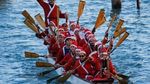 Foto: Ketika Santa Claus Balapan Perahu di Venesia