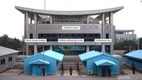 Di sini komunikas itu dilakukan. Di zona demiliterisasi Panmunjom yang ada di perbatasan/Foto: Dok. CNN