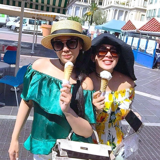 Pose Manja Syahrini dengan Makanan hingga Makanan yang Bikin Awet Muda