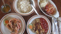 Menunya adalah seafood yang diolah dengan bumbu ala Creole khas Seychelles. Namun harganya mahal, satu set menu ini setara Rp 1 juta (Fitraya/detikTravel)