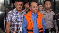 Mantan Ketua Badan Penyehatan Perbankan Nasional (BPPN) Syafruddin Arsyad Temenggung resmi ditahan usai menjalani pemeriksaan di Gedung KPK, Jakarta, Kamis (21/12/2017).