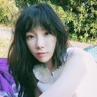 Seimbang dengan Seolhyun, Taeyeon juga berada di posisi sembilan. Meski terbilang senior, leader girl band SNSD tersebut masih cukup populer di tahun 2017. Tahun ini, ia mengeluarkan album studio pertama, My Voice. Foto: Instagram