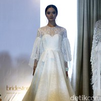 Fashion Show koleksi terbaru gaun pengantin Bramanta Wijaya yang terinspirasi masa kejayaan Hollywood di era 30-an di Hotel Gran Mahakam, Jakarta, Rabu [20/12/2017]. Foto: Mohammad Abduh/Wolipop