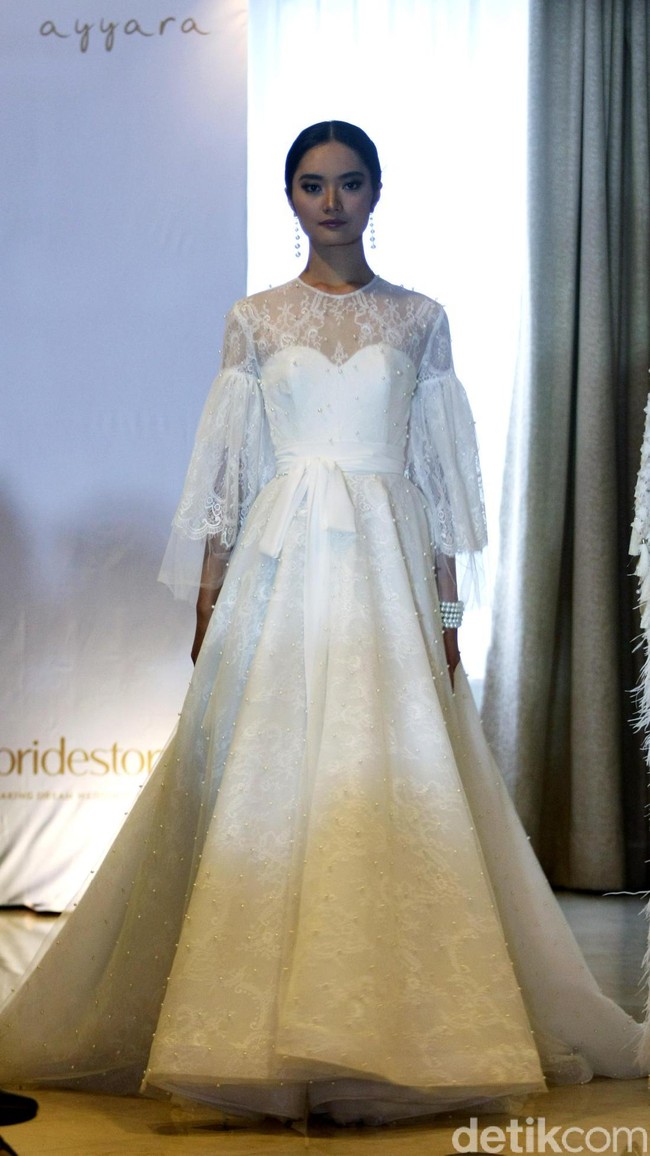 Fashion Show koleksi terbaru gaun pengantin Bramanta Wijaya yang terinspirasi masa kejayaan Hollywood di era 30-an di Hotel Gran Mahakam, Jakarta, Rabu [20/12/2017]. Foto: Mohammad Abduh/Wolipop