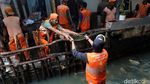 Melihat Perbaikan Tanggul Jati Padang yang Jebol