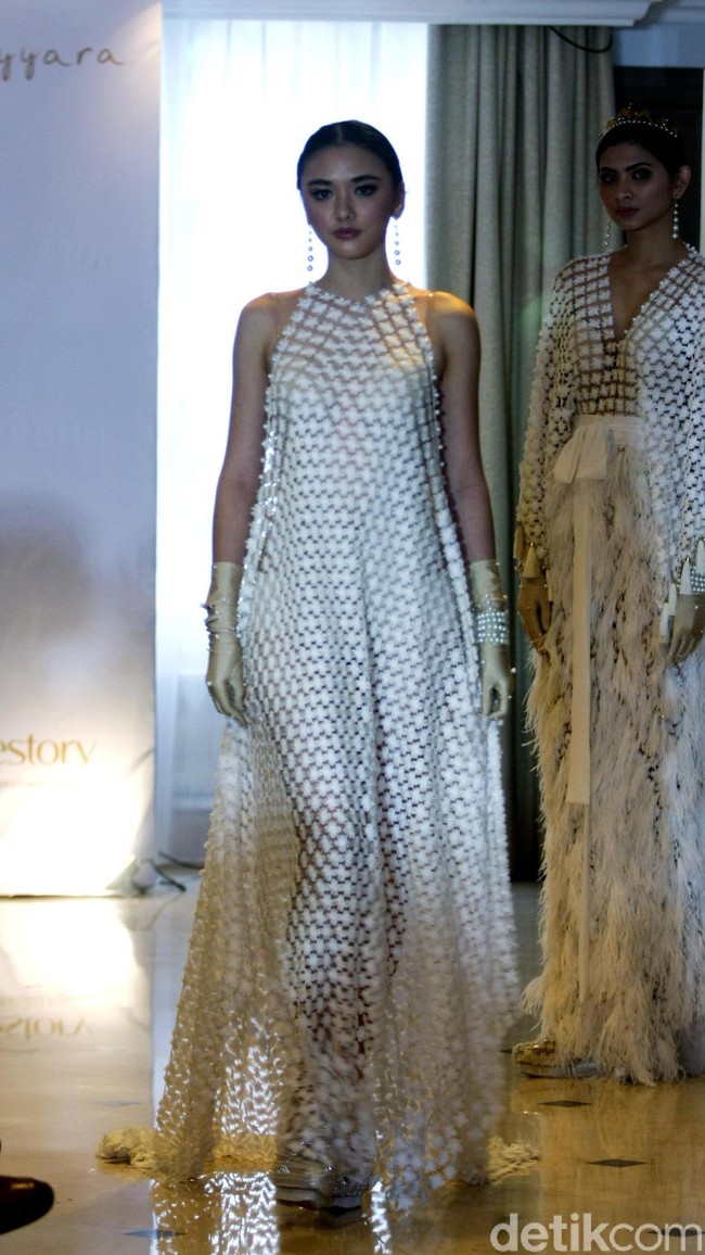 Fashion Show koleksi terbaru gaun pengantin Bramanta Wijaya yang terinspirasi masa kejayaan Hollywood di era 30-an di Hotel Gran Mahakam, Jakarta, Rabu [20/12/2017]. Foto: Mohammad Abduh/Wolipop
