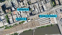 Lokasi kecelakaan terjadi di dekat stasiun Flinders Street di pusat kota Melbourne. (Foto: Dok. abc.net.au)