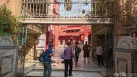 Di hari-hari besar kalender Islam, Masjid Nakhoda dan lingkungan sekitarnya akan dihias semeriah mungkin (Masaul/detikTravel)