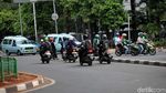 Lokasi Favorit Pemotor Lawan Arus di Depan Apartemen Kalibata