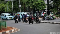 Sejak dulu, lokasi tersebut menjadi favorit pemotor untuk melawan arus.