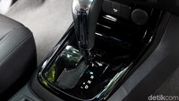 Fitur menjadi andalan Chevrolet untuk berhadapan dengan dua rival utamanya Toyota Fortuner dan Mitsubishi Pajero Sport.