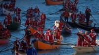Beberapa hari lalu, tepatnya 17 Desember 2017, ratusan orang mengenakan pakaian Santa Claus (Reuters)