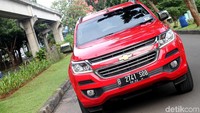 Trailblazer menggendong mesin 2.5 L Duramax Turbo-Diesel dengan Variable Geometry System (VGT). Dengan begitu Chevrolet diklaim bisa hemat BBM. Terlebih mesinnya sudah compatible dengan bahan bakar solar B20. Trailblazer bisa menghasilkan tenaga hingga 177 daya kuda dan torsi 440 Nm. Foto: Muhammad Ridho