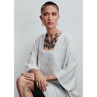 Kini, Fahrani pun memilih tampilan dengan rambut pendek cepak. Foto: Instagram