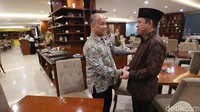 Saat ini, Ivan Iskandar merupakan Ketua Kamar Dagang dan Industri (Kadin) Sumatera Utara (Sumut).
