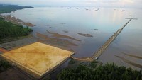 Pelabuhan Sangatta terletak di Provinsi Kalimantan Timur, Kabupaten Kutai Timur yang memiliki peran untuk program Tol Laut ialah sebagai pintu gerbang lalu lintas penumpang dan barang, masuknya kapal tol laut akan meningkatkan perdagangan lintas pulau. Pool/Ditjen Perhubungan Laut Kemenhub.